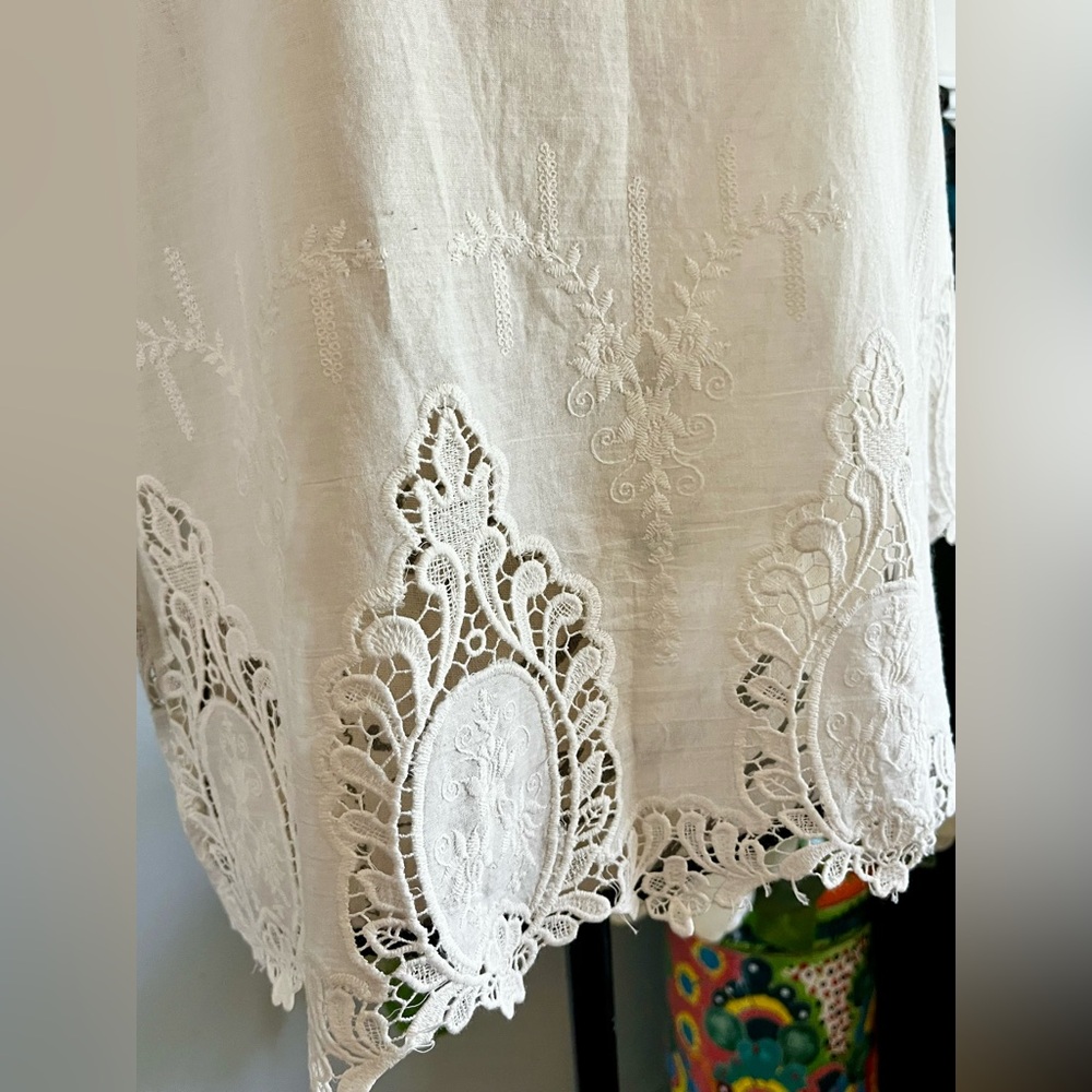 EUC Everly Elegant White Lace Women's Peasant Top Lace Embroidered Button Medium - Picture 8 of 13